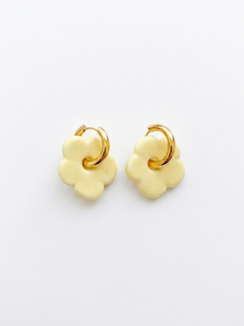 Boucles d’oreilles en porcelaine « Pensée » jaune