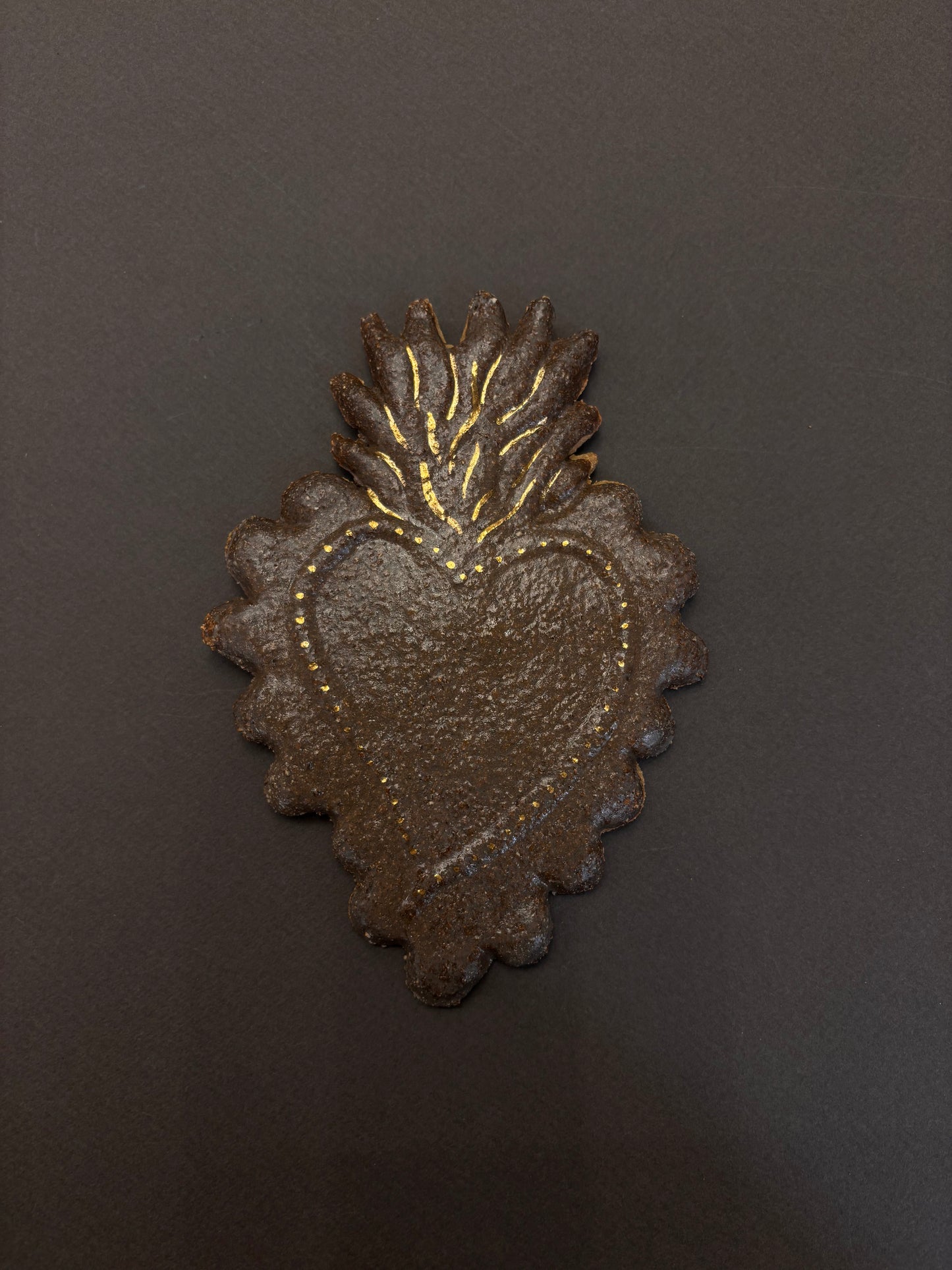 Ex-voto en céramique et or