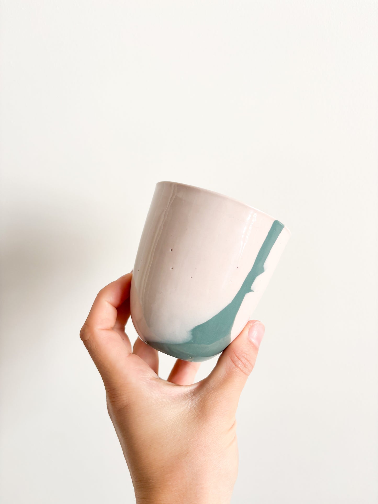 Tasse tactile herisson en porcelaine - Taille M rose et bleu (250ml)