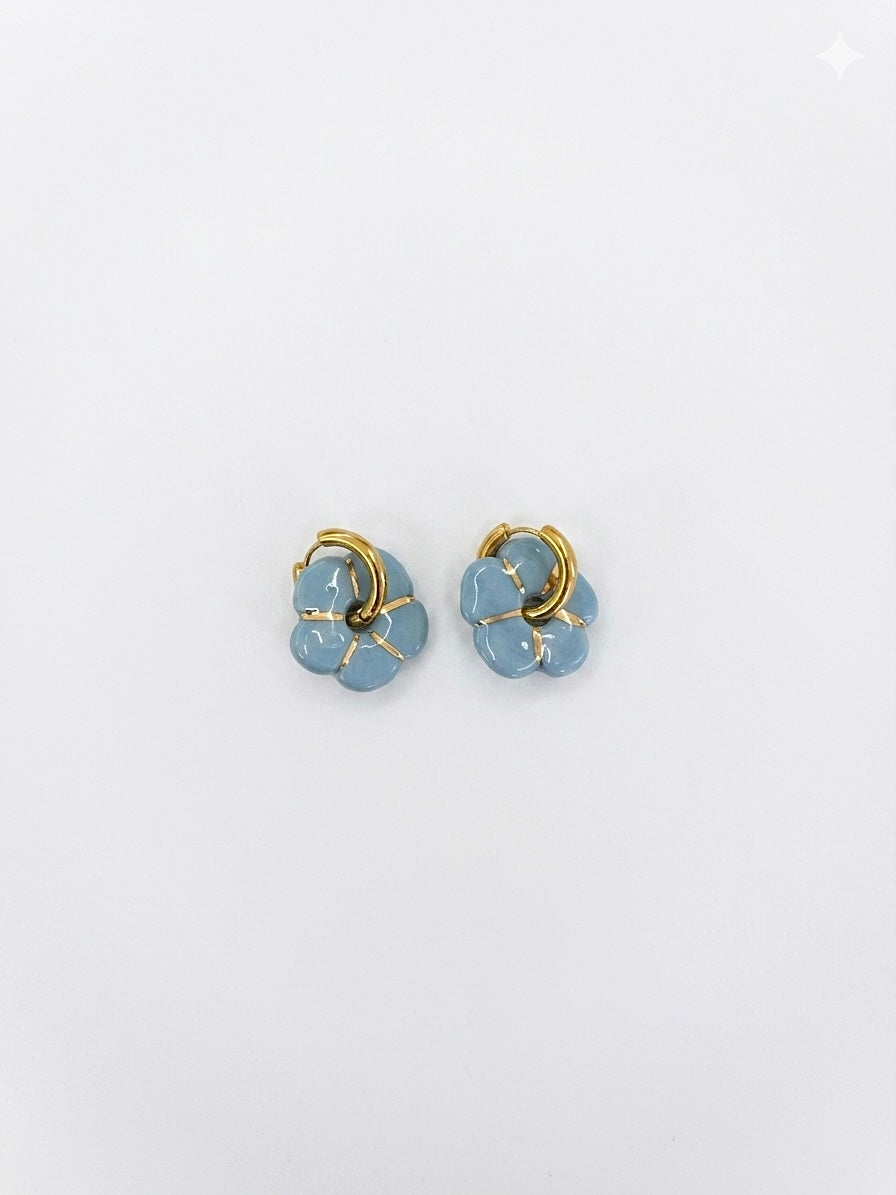 Boucles d’oreilles en porcelaine « Pensée » Turquoise et or