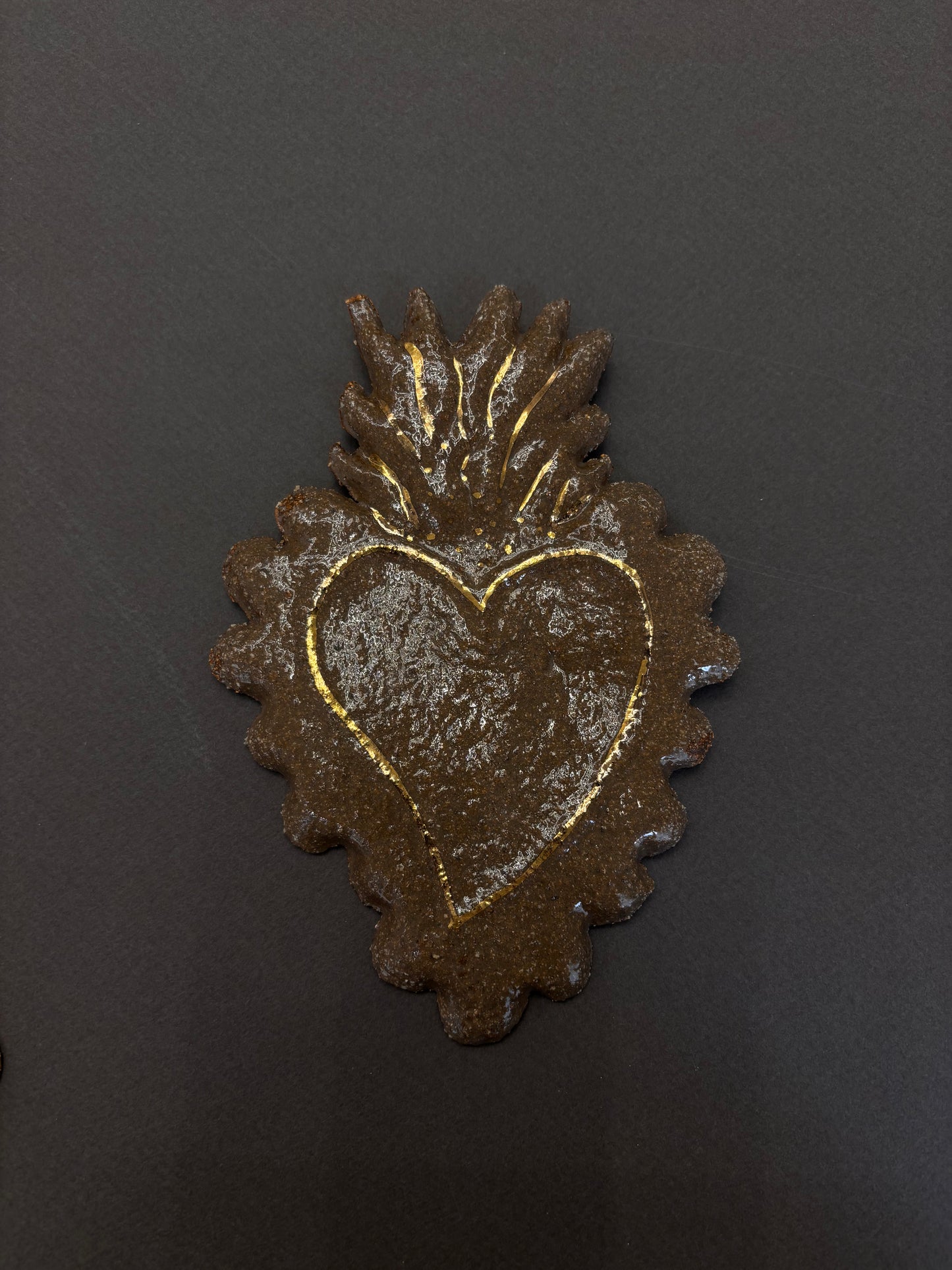 Ex-voto en céramique et or