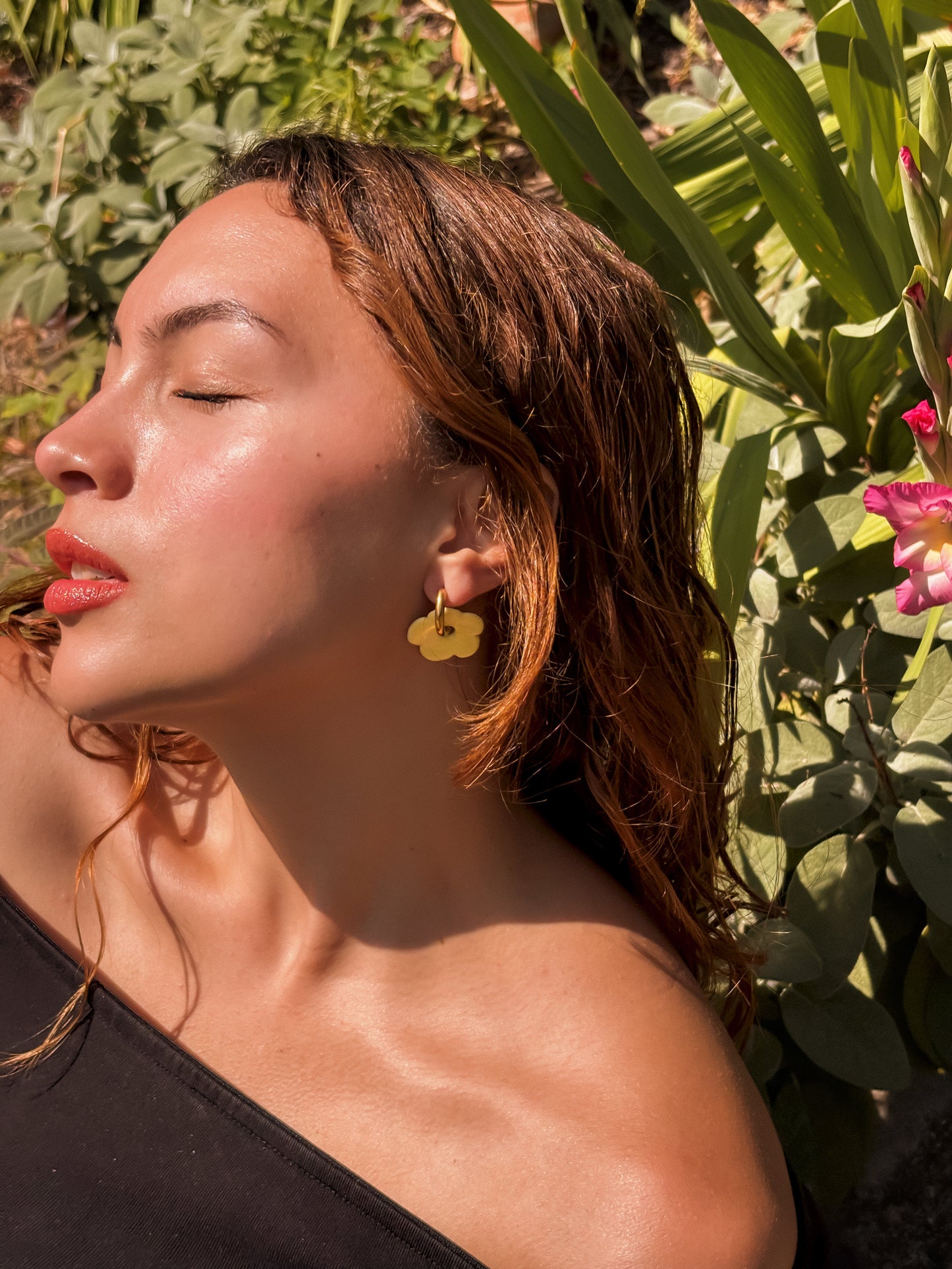 Boucles d’oreilles en porcelaine « Pensée » jaune