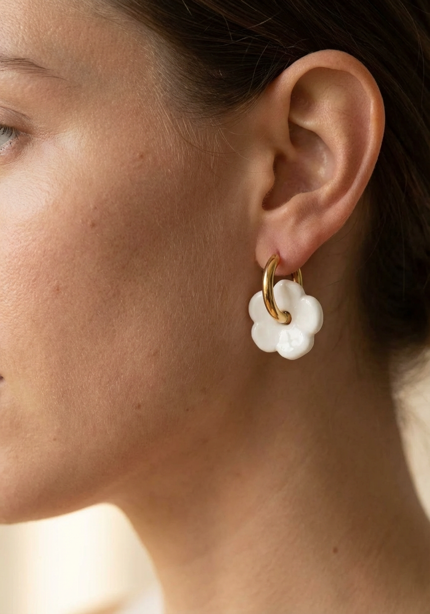 Boucles d’oreilles en porcelaine « Pensée » – Terrazo blanche et verte