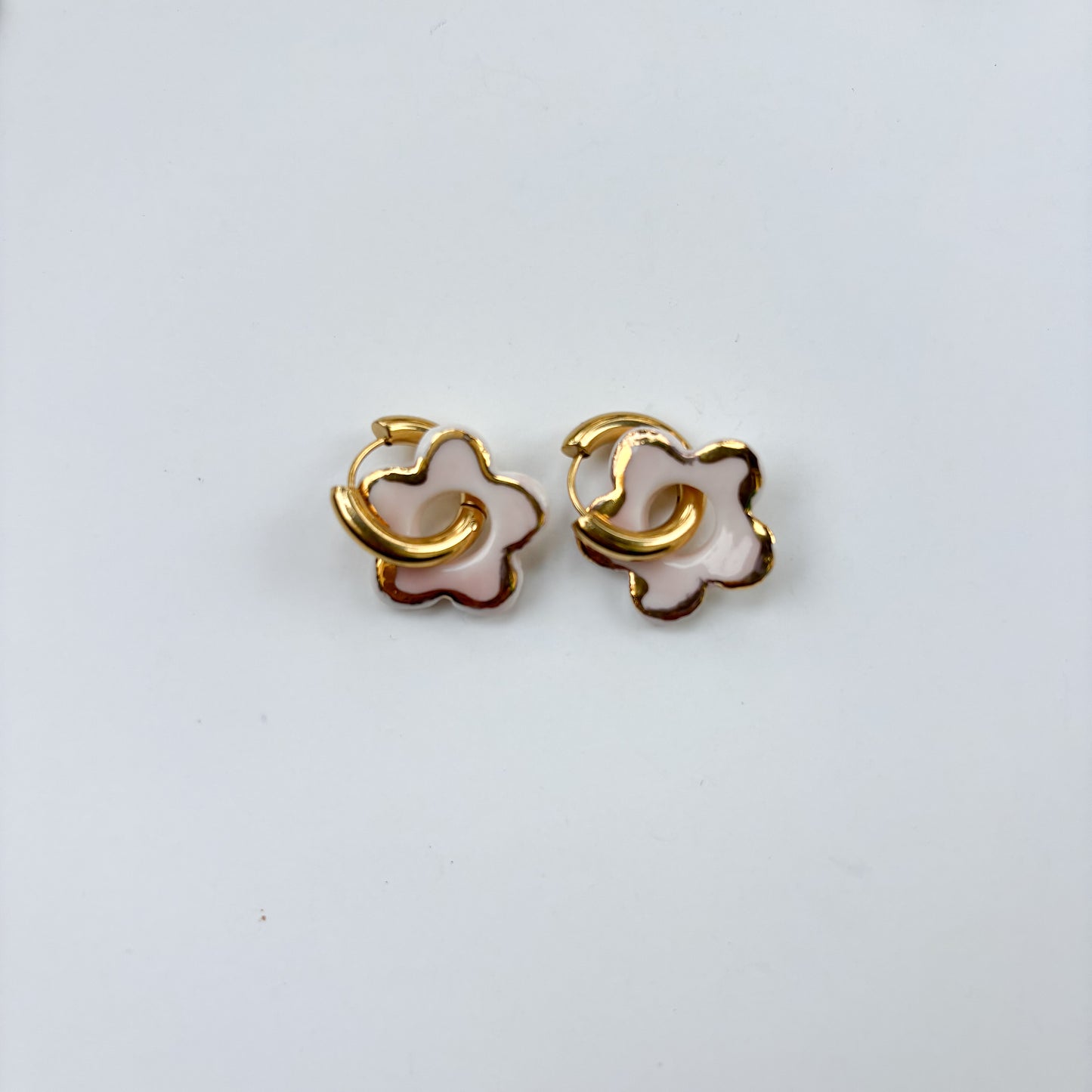 Boucles d’oreilles Emma en porcelaine dorées à l’or fin