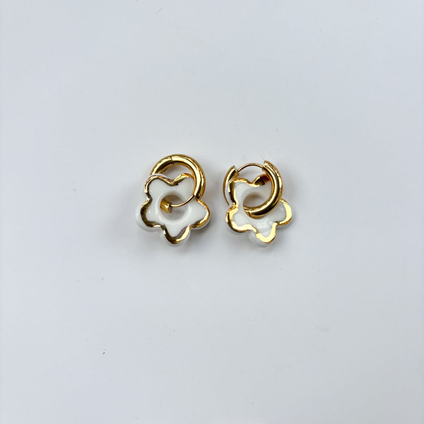 Boucles d’oreilles Emma en porcelaine dorées à l’or fin