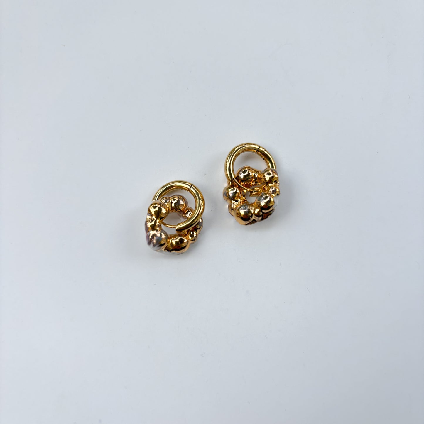 Boucles d’oreilles Violette en porcelaine dorées à l’or fin