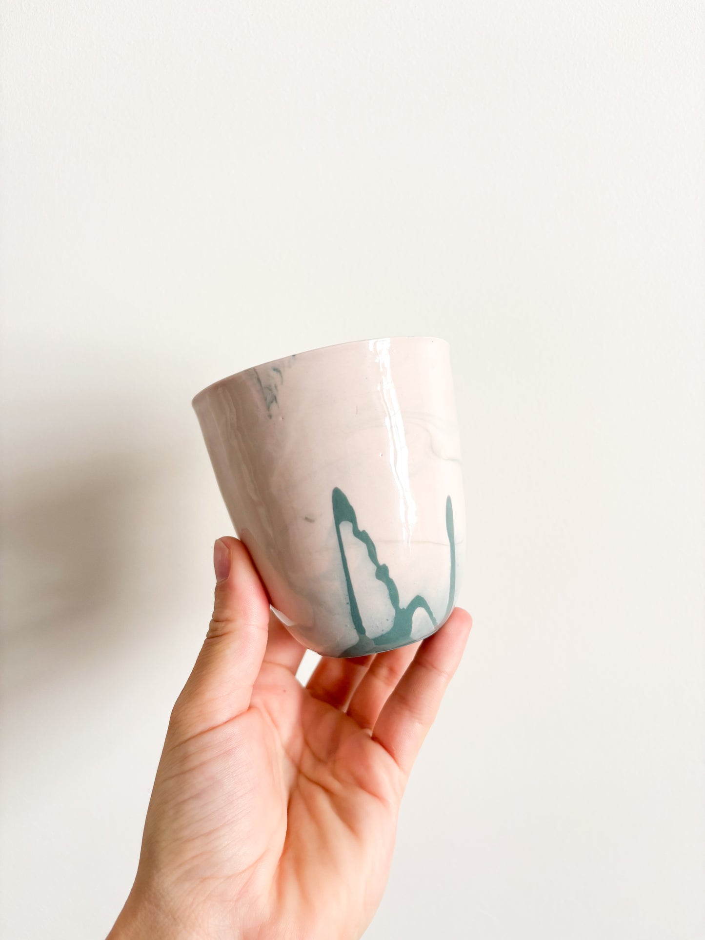 Tasse tactile herisson en porcelaine - Taille M rose et bleu (250ml)