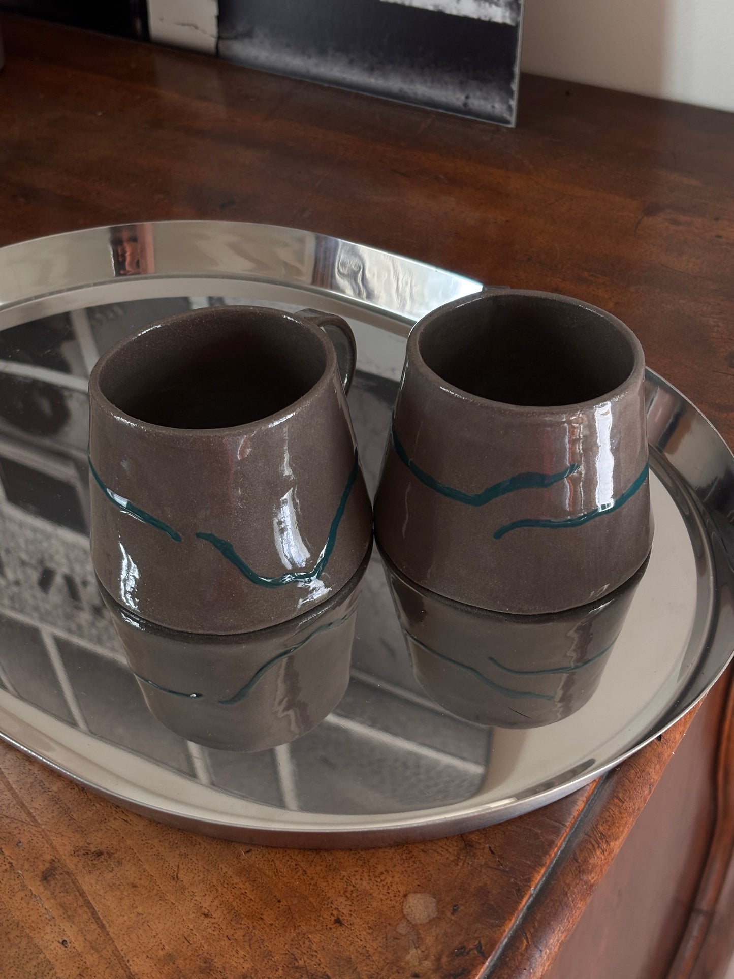 Tasse à café grise et verte
