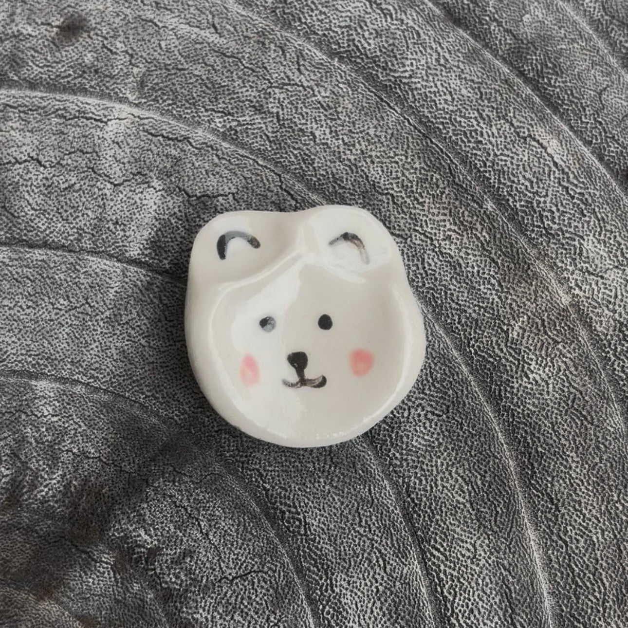 Pierre animal ours rose