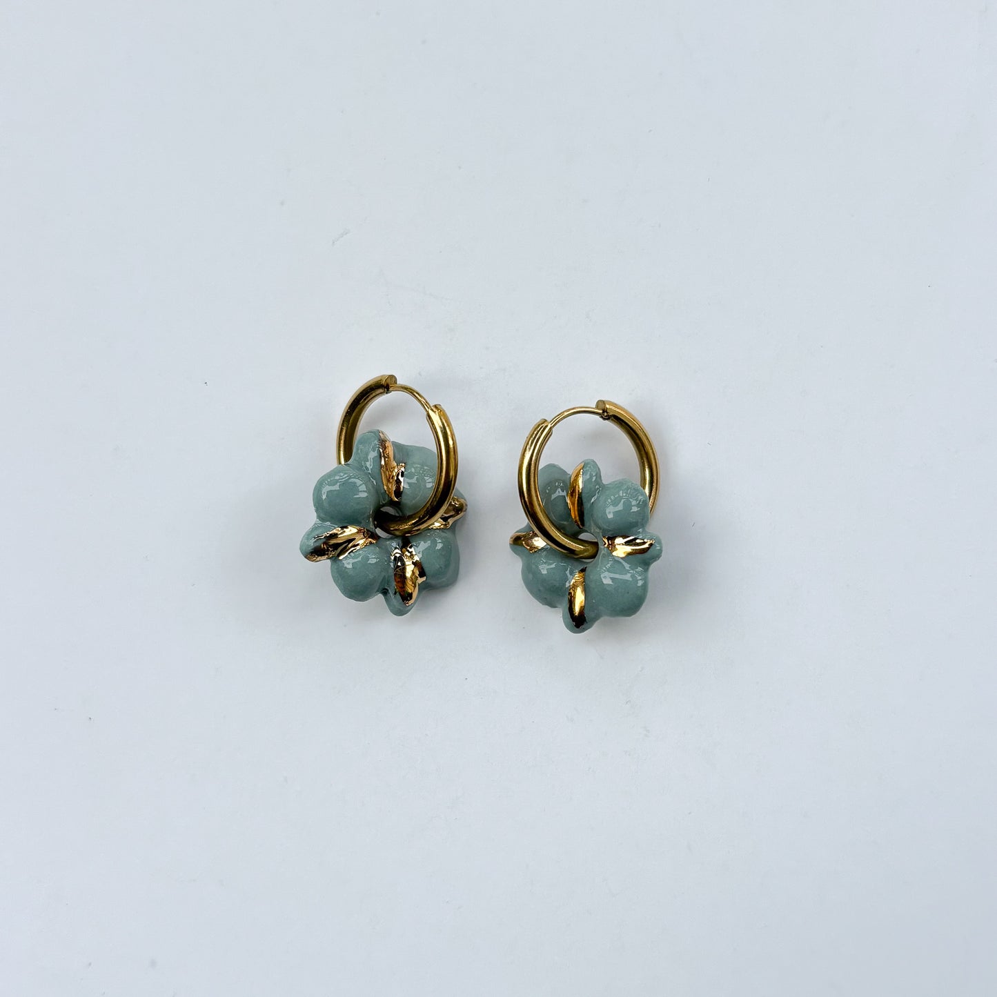 Boucles d’oreilles Dahlia en porcelaine dorées à l’or fin
