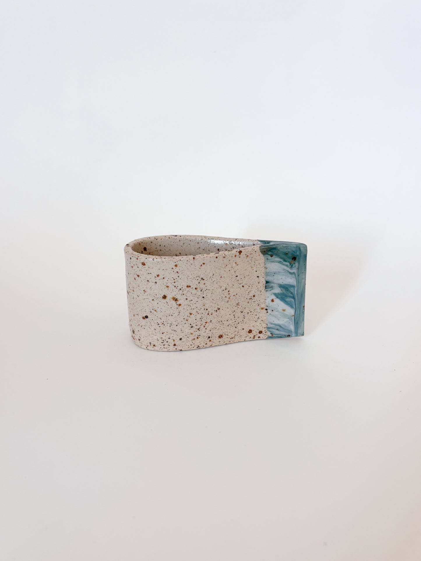 Petite tasse à café en grès