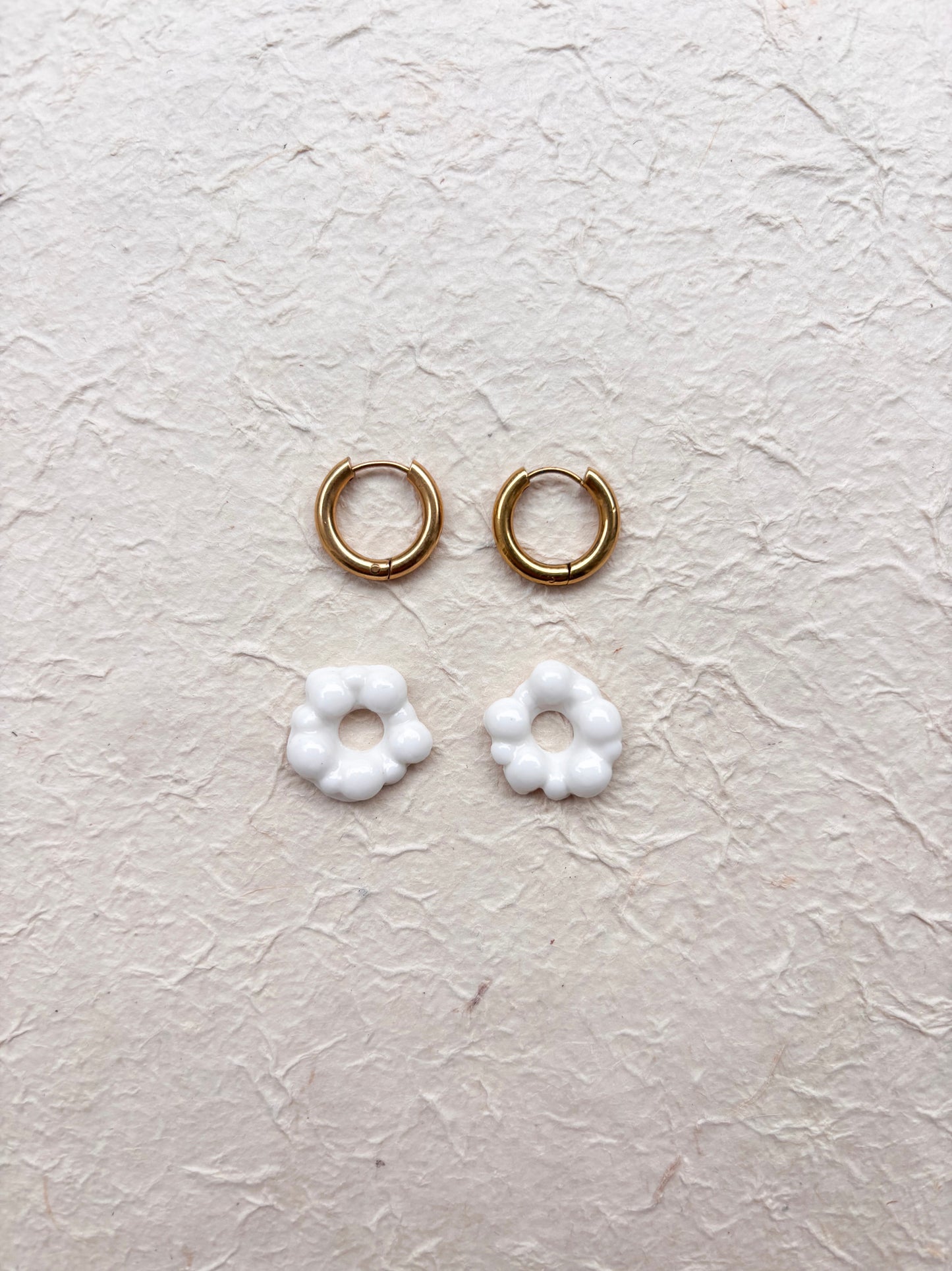 Boucles d’oreilles « Violette » blanche
