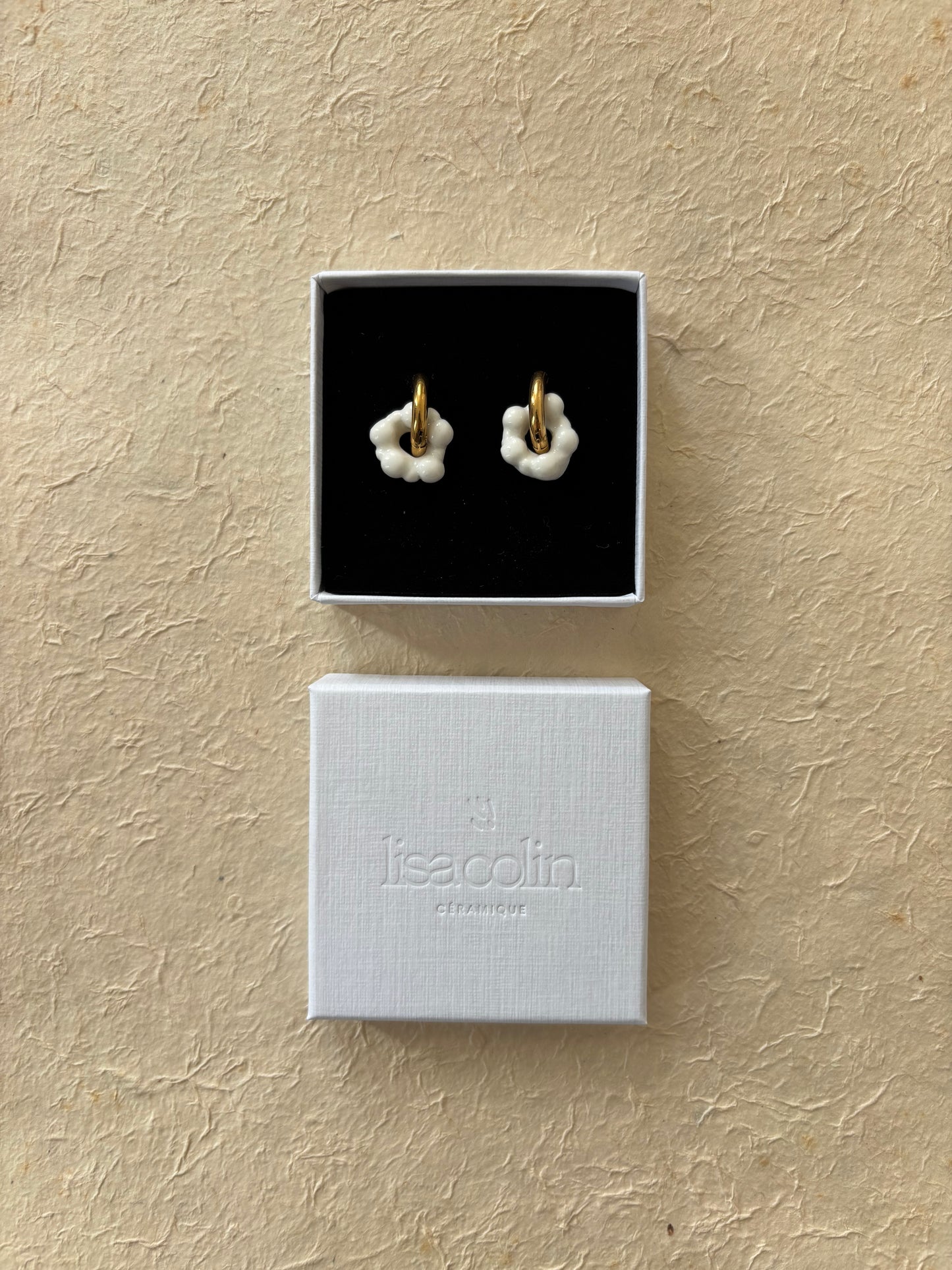 Boucles d’oreilles « Violette » blanche