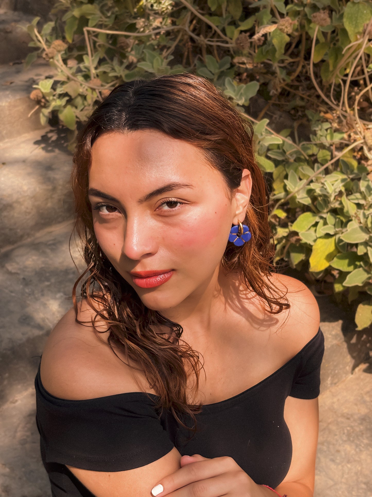 Boucles d’oreilles en porcelaine « Pensée » Cobalt et or