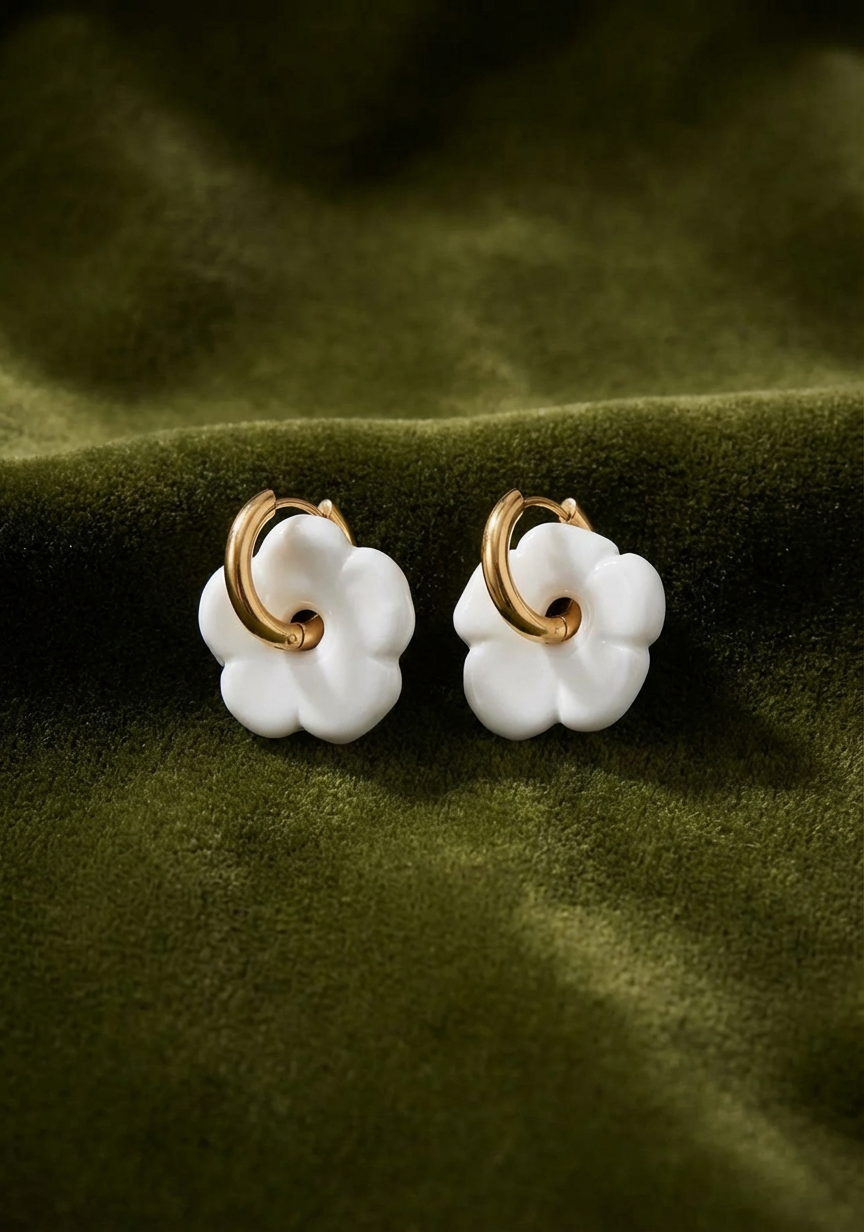 Boucles d’oreilles en porcelaine « Pensée » – Blanche
