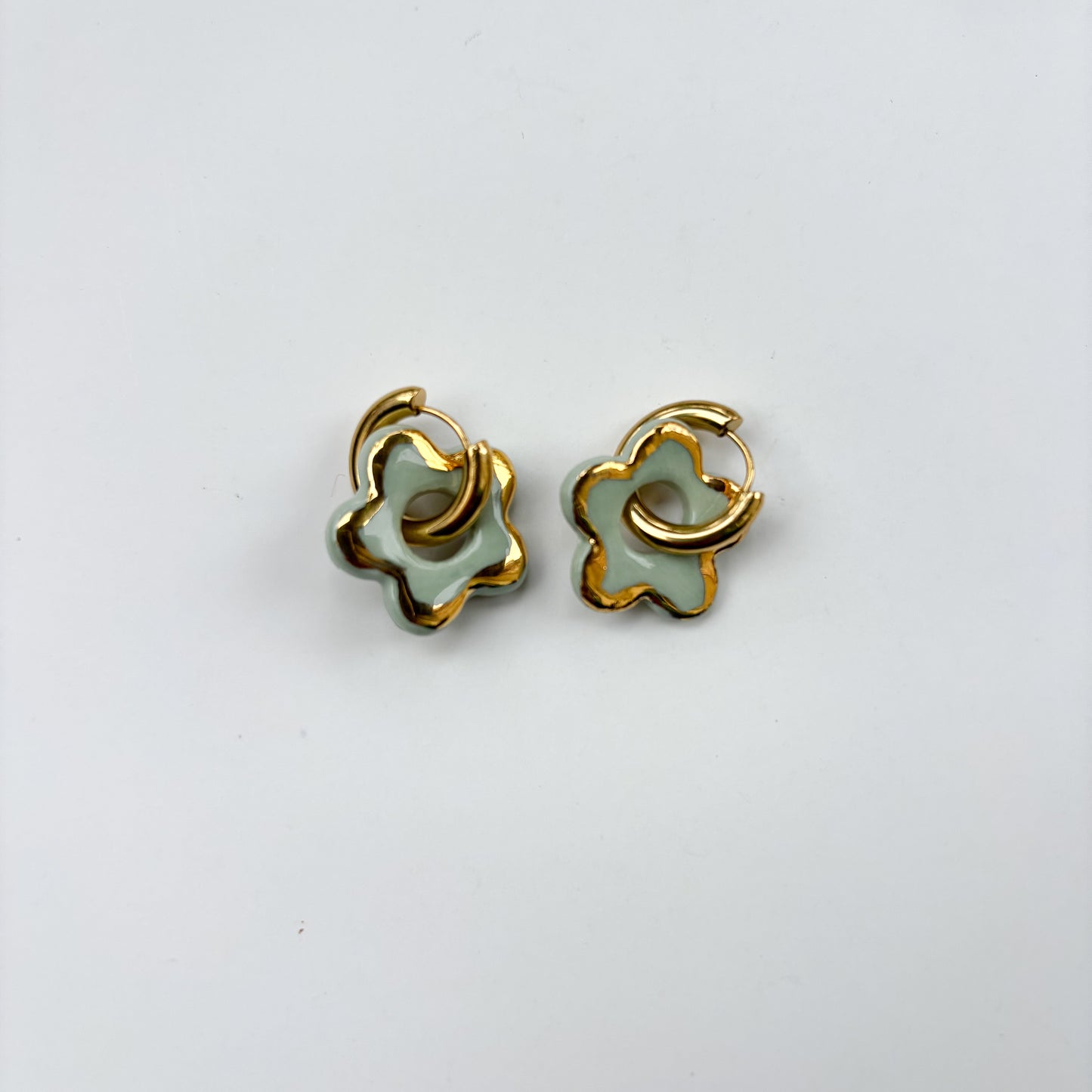 Boucles d’oreilles Emma en porcelaine dorées à l’or fin