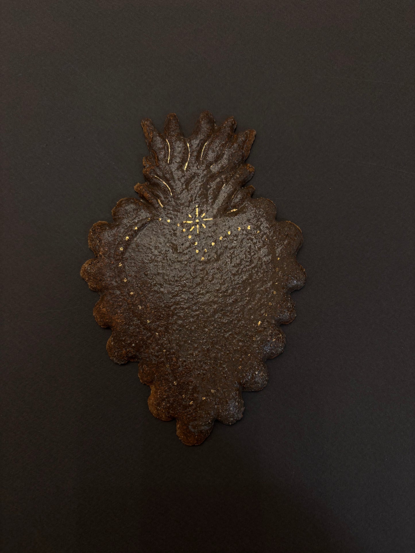 Ex-voto en céramique et or