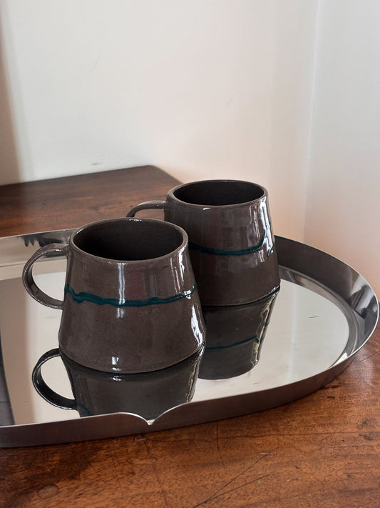 Tasse à café grise et verte