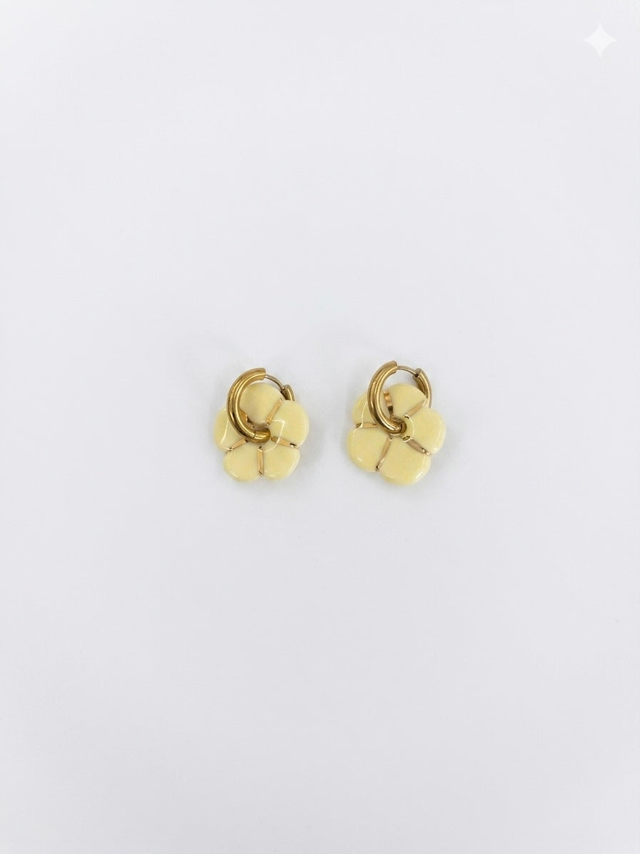Boucles d’oreilles en porcelaine « Pensée » Jaune et or