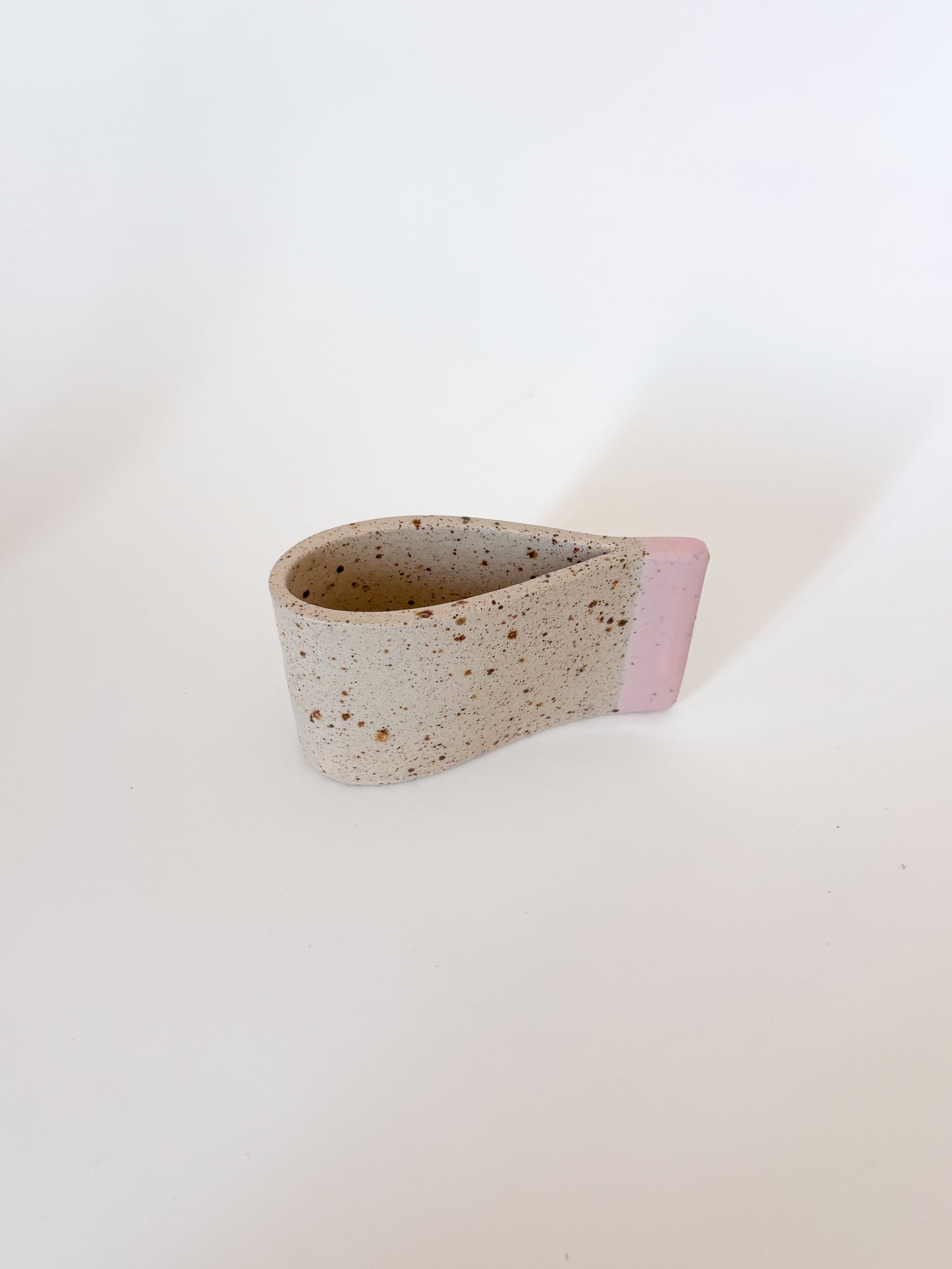 Petite tasse à café en grès