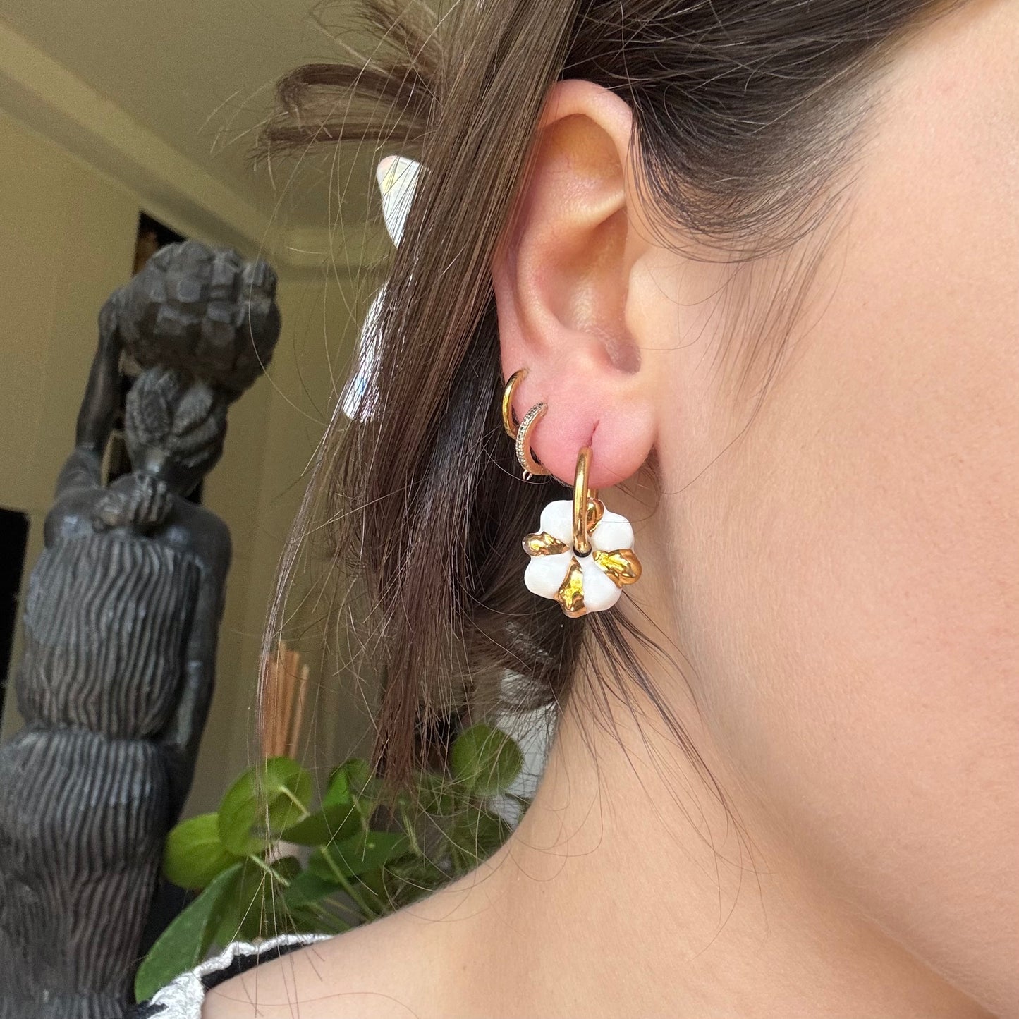 Boucles d’oreilles Dahlia en porcelaine dorées à l’or fin