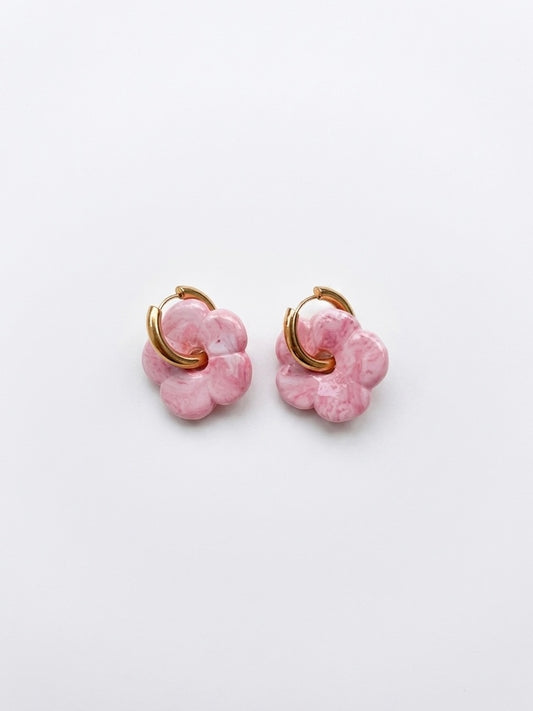 Boucles d’oreilles en porcelaine « Pensée » – marbrée rose satiné