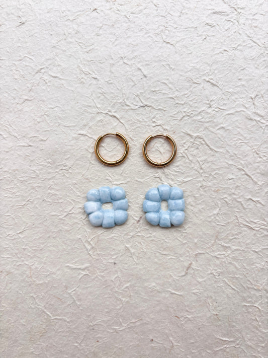 Boucle d’oreille « Francoise » bleu marbrée satinée