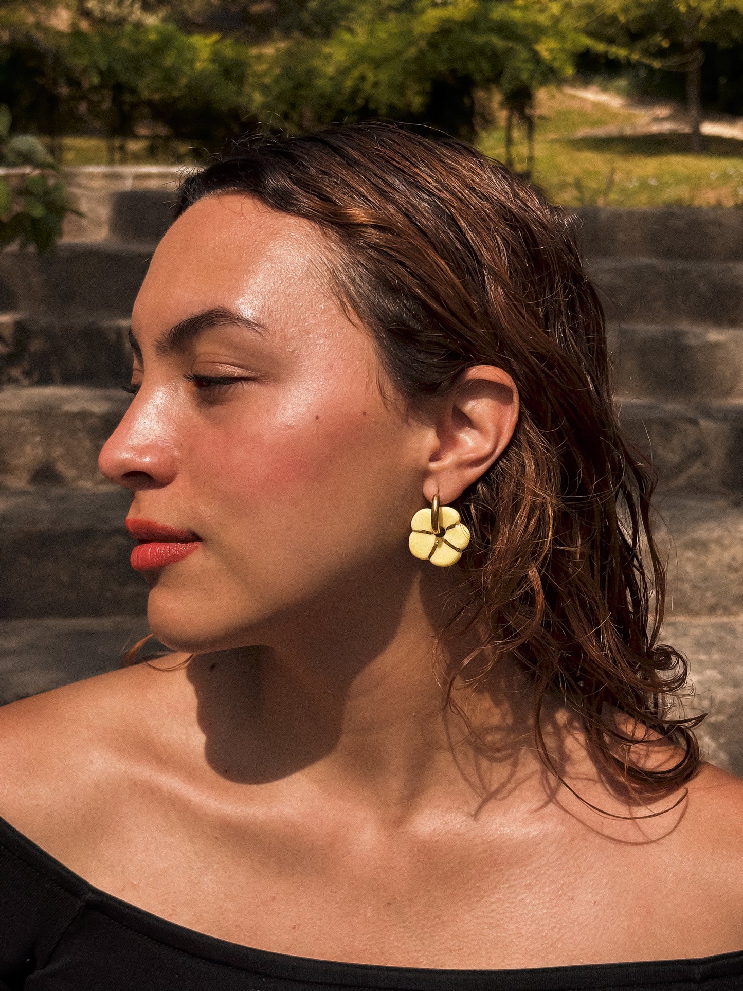 Boucles d’oreilles en porcelaine « Pensée » Jaune et or