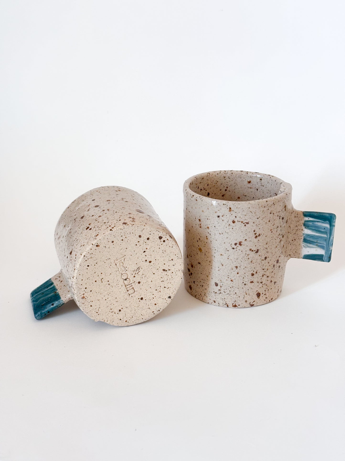 Tasse à café en grés 02