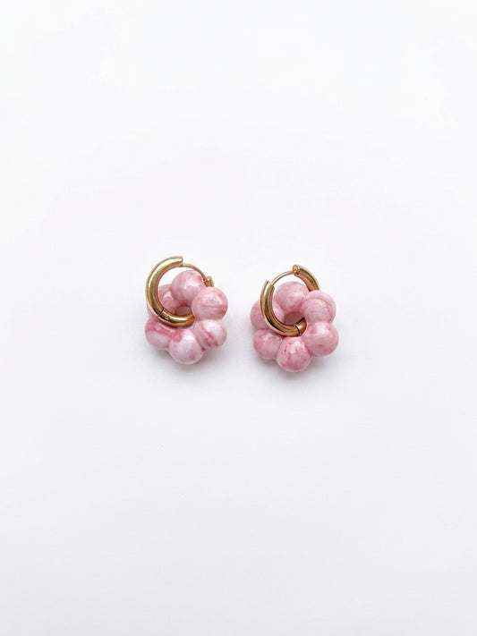 Boucle d’oreille « Daisy » rose marbrée