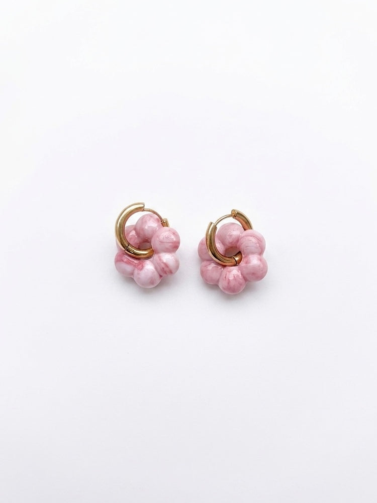 Boucle d’oreille « Daisy » rose marbrée