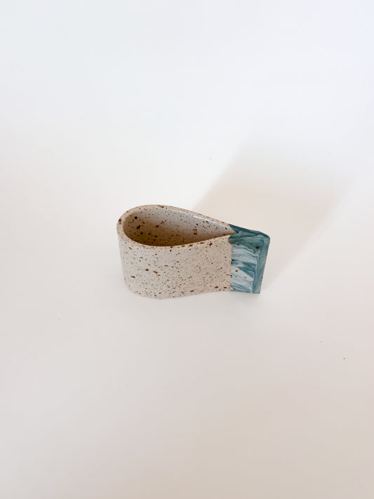 Petite tasse à café en grès
