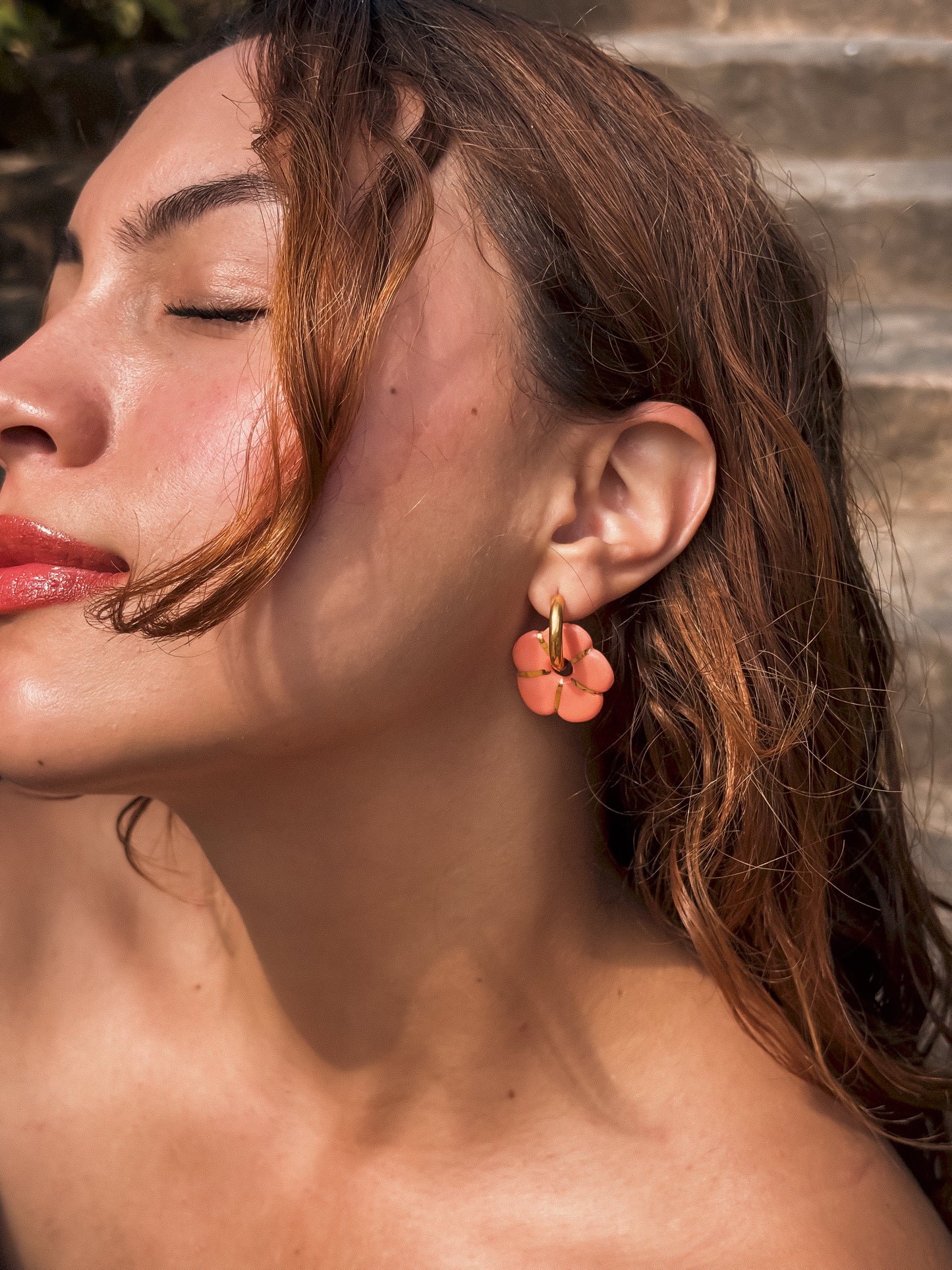 Boucles d’oreilles en porcelaine « Pensée » Orange et or