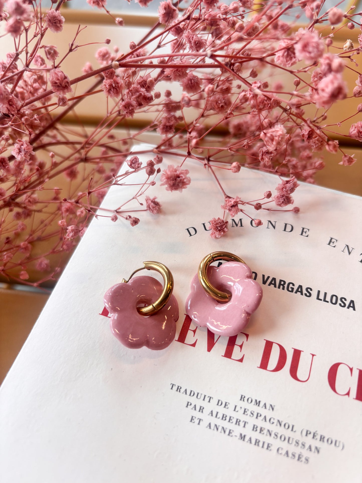Boucles d’oreilles en porcelaine « Pensée » – Rose