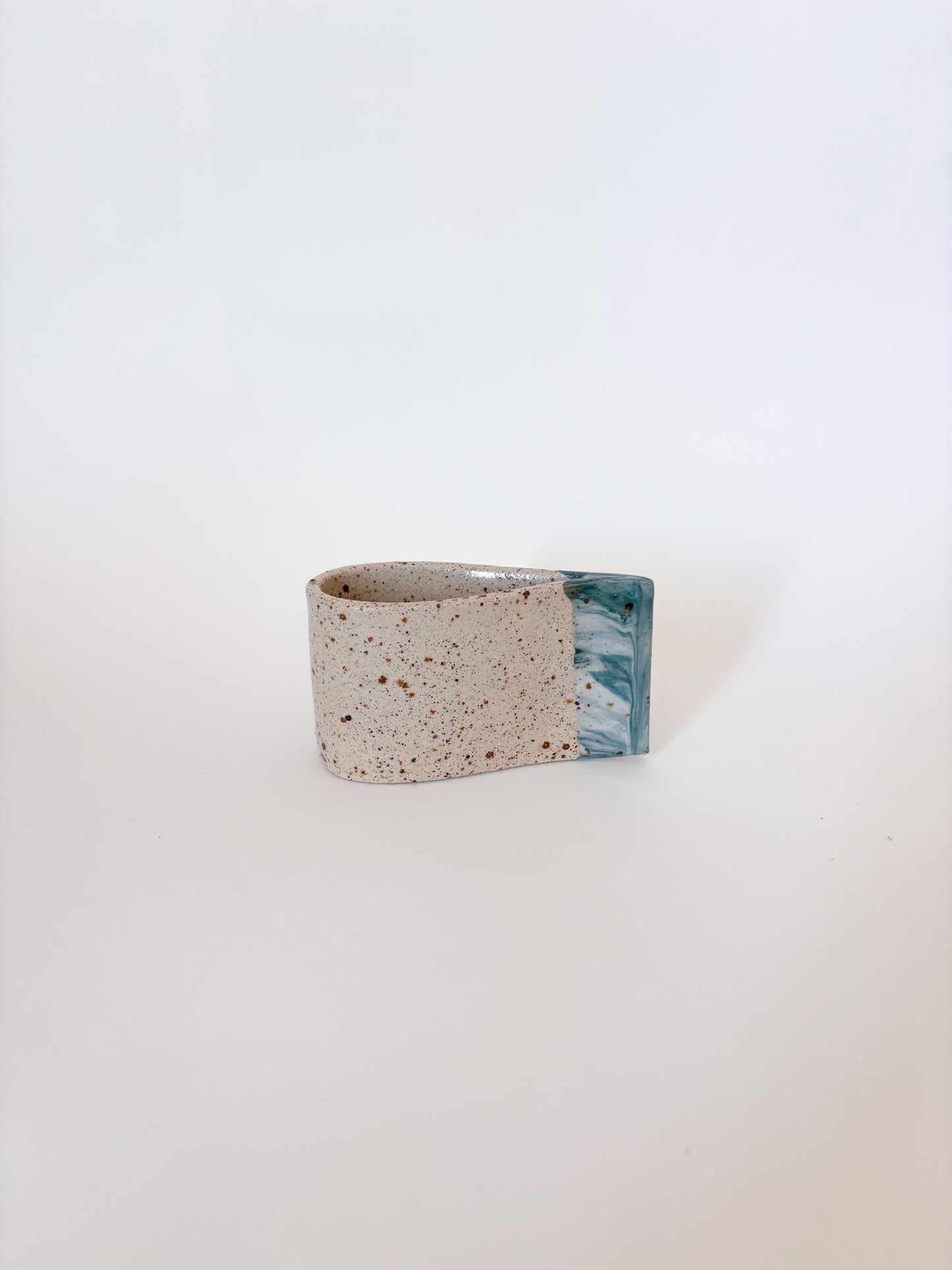 Petite tasse à café en grès