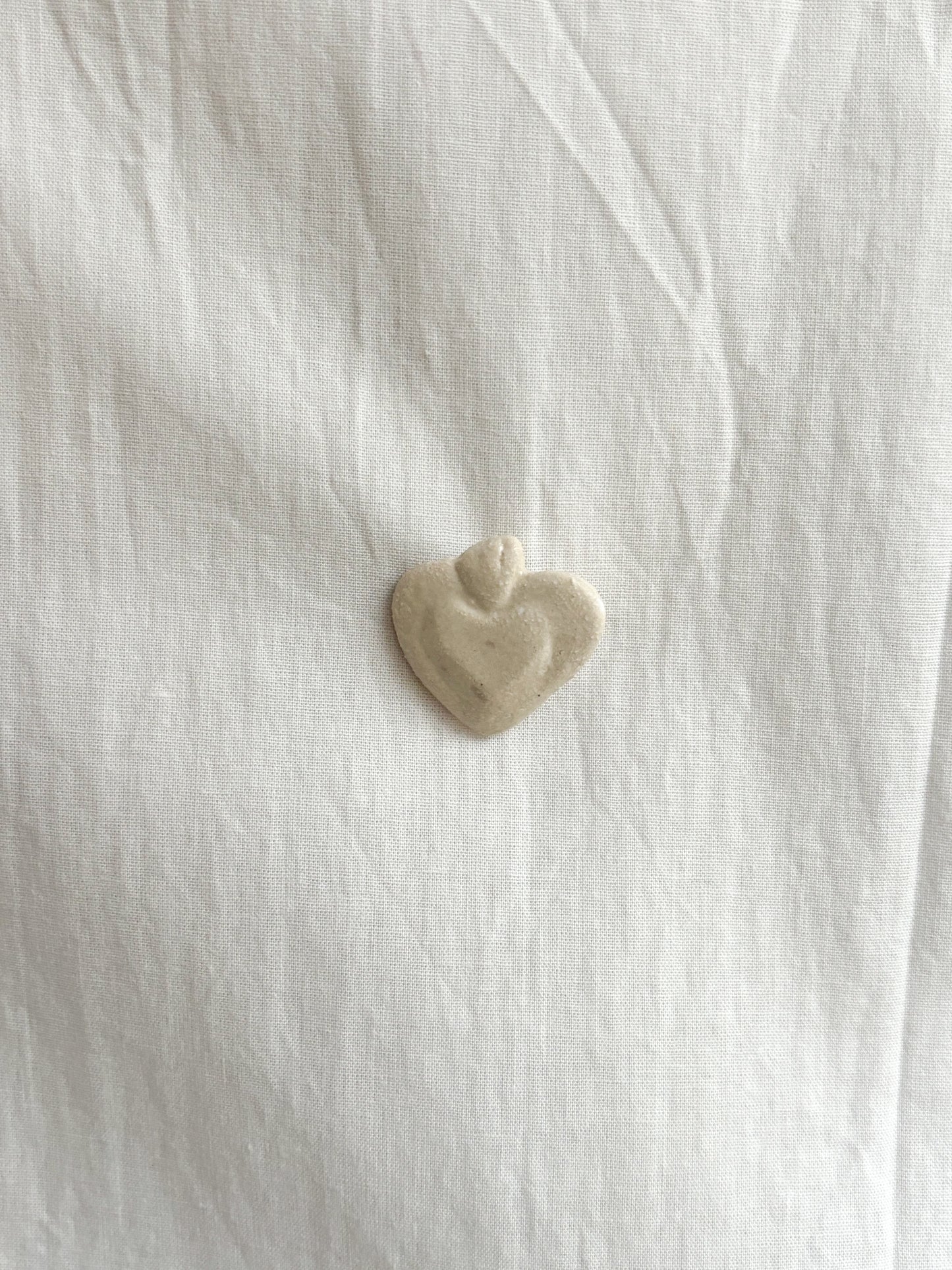 Pins en céramique faits à la main