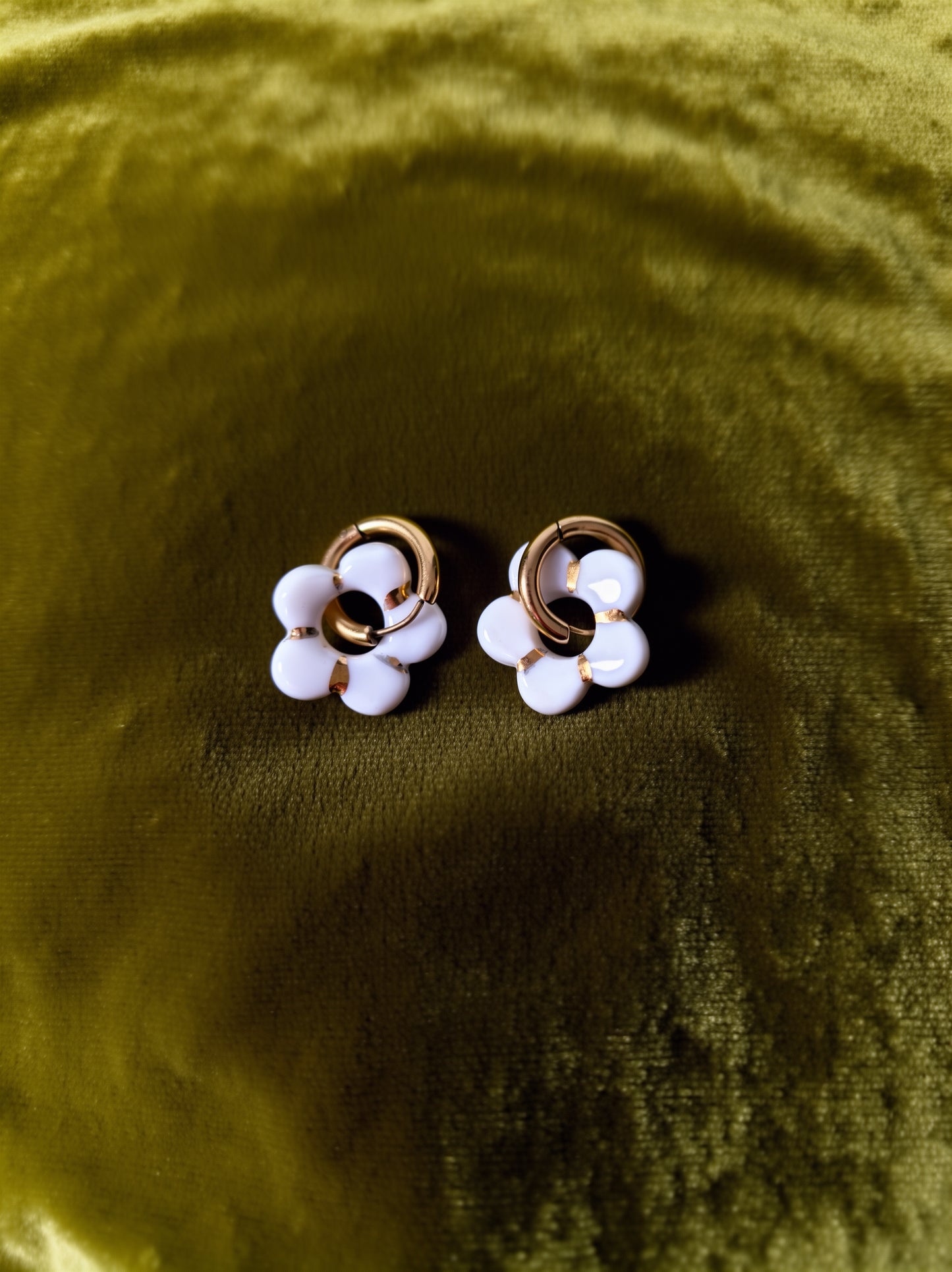 Boucles d’oreilles “Emma” – Porcelaine blanche dorée à l’or