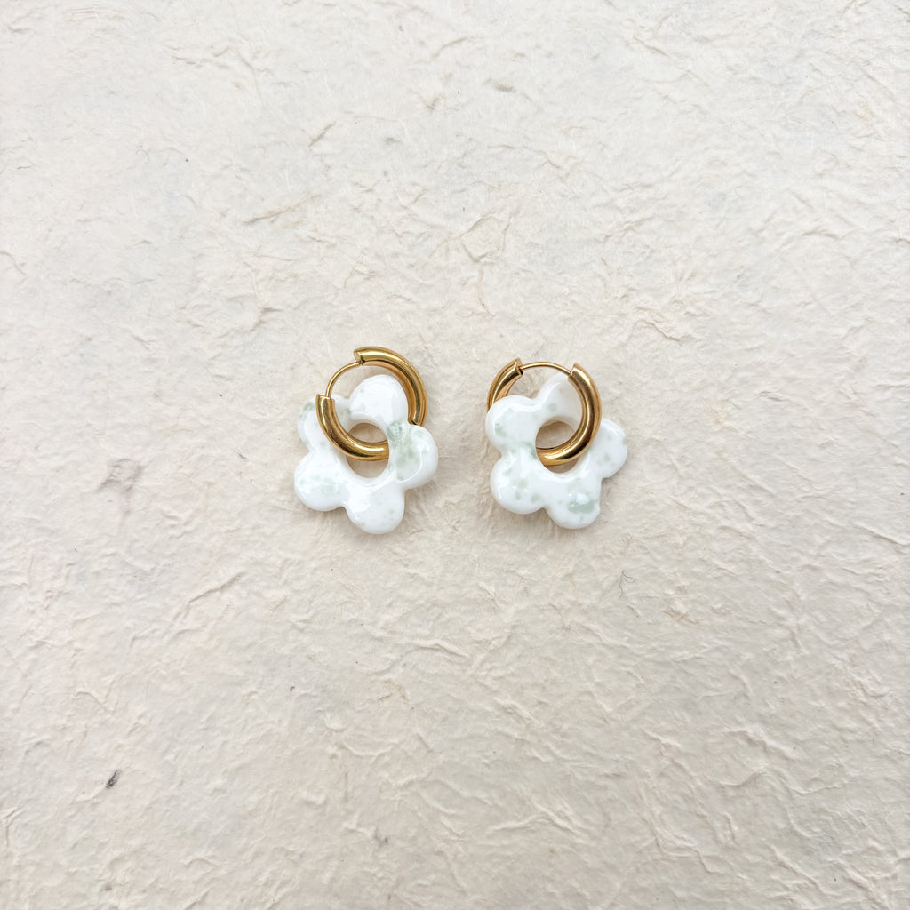 Boucles d’oreilles “Emma” – Porcelaine blanche et vert