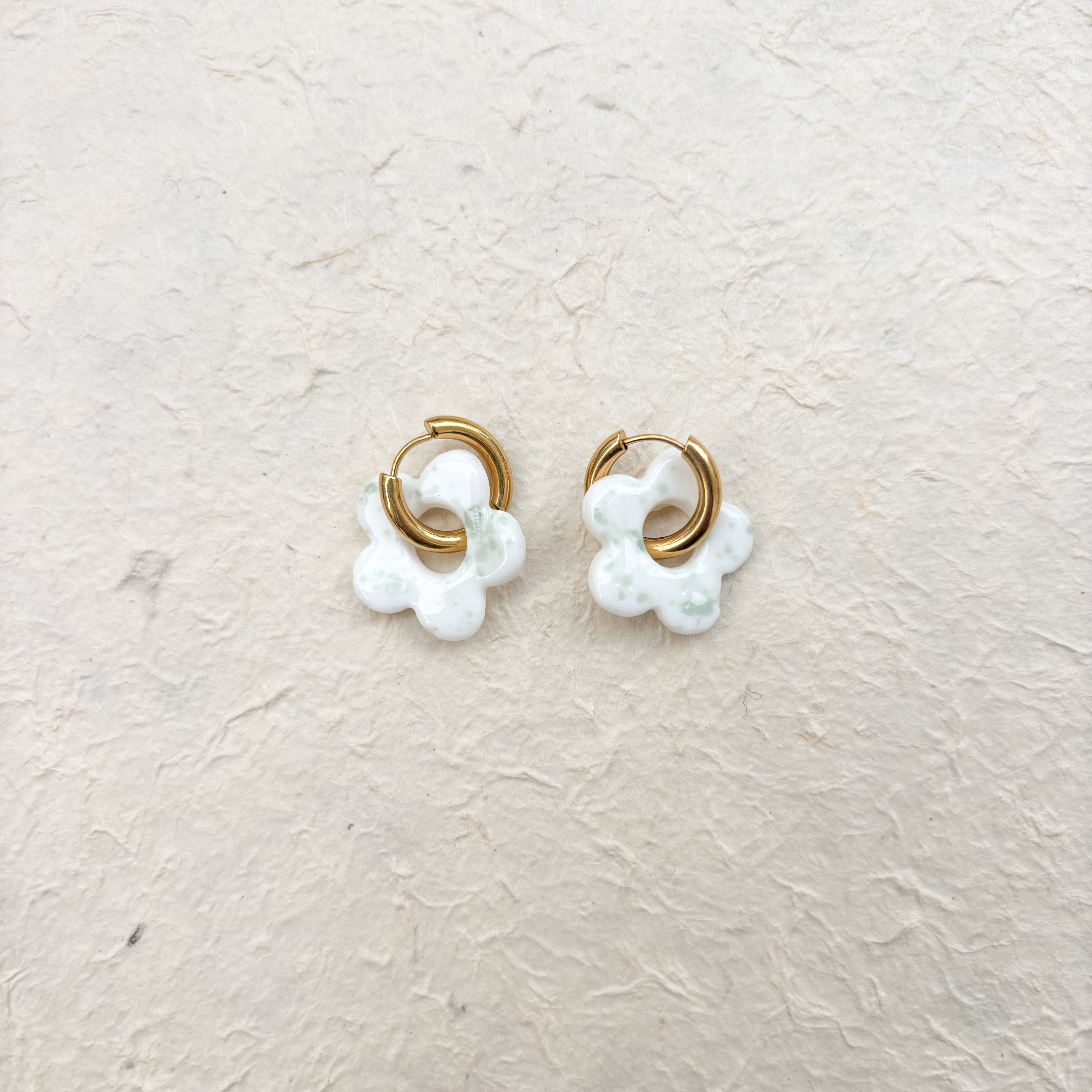 Boucles d’oreilles “Emma” – Porcelaine blanche et vert