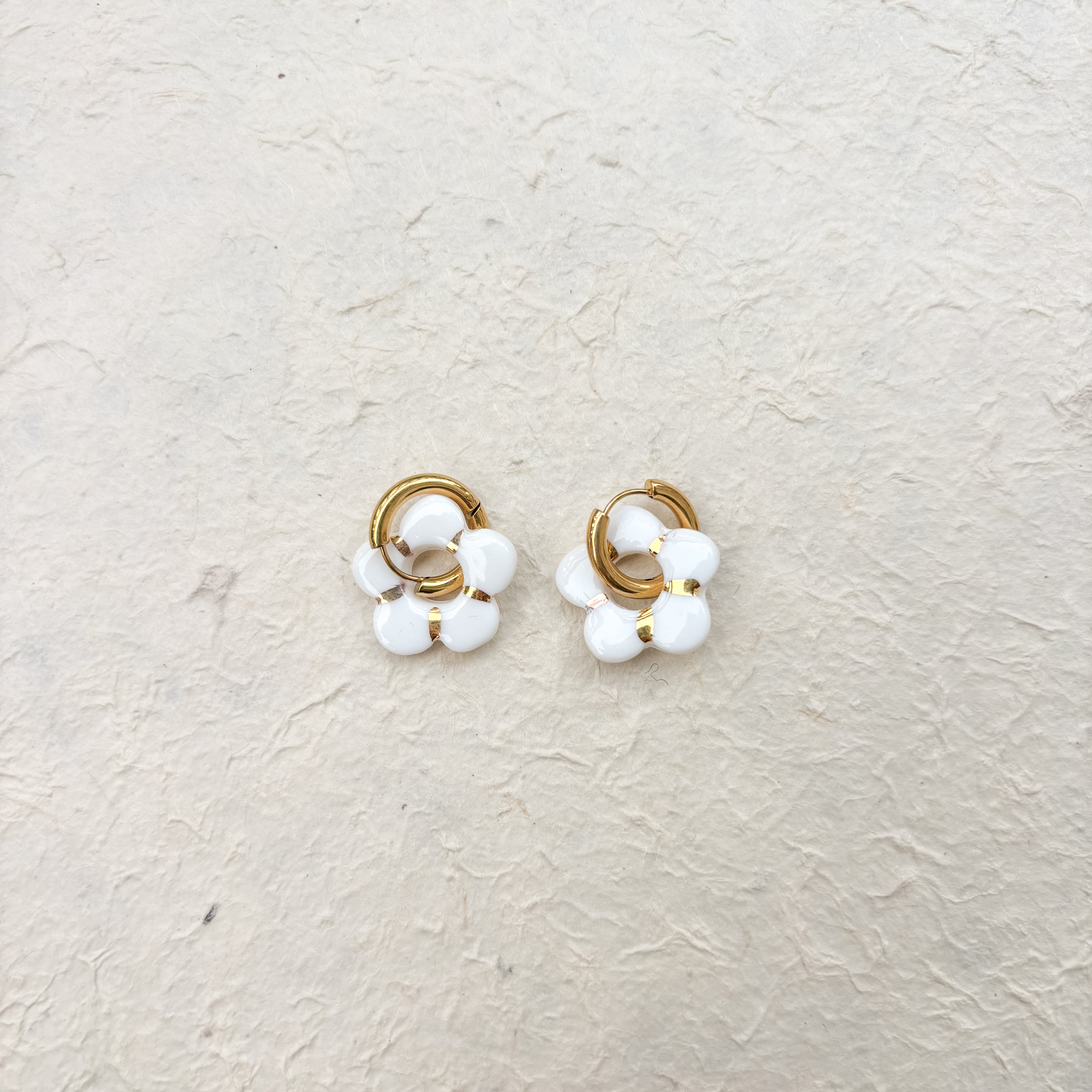 Boucles d’oreilles “Emma” – Porcelaine blanche dorée à l’or