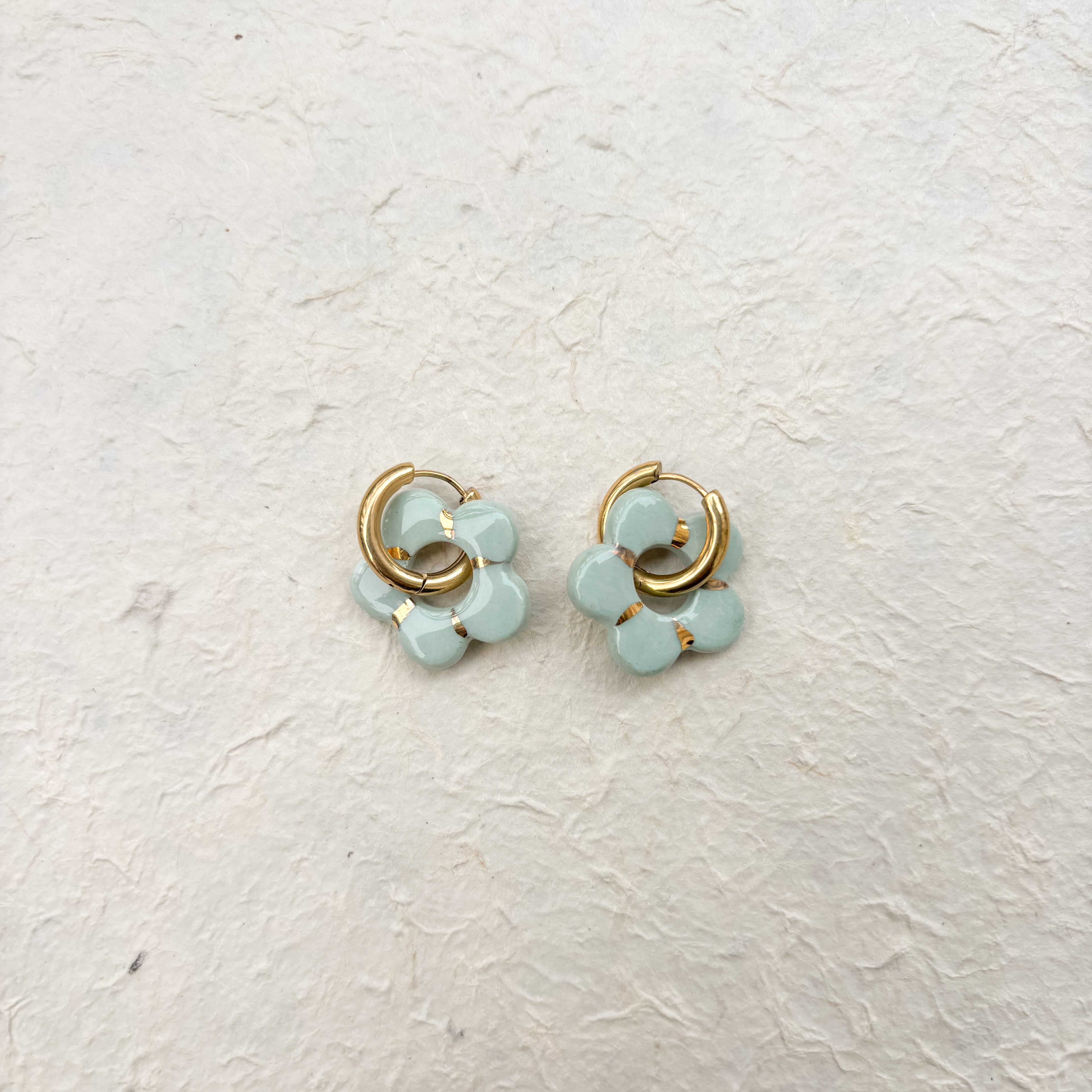 Boucles d’oreilles “Emma” – Porcelaine verte dorée à l’or