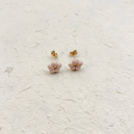 Puces d’oreilles en porcelaine orange  – Élégance minimaliste