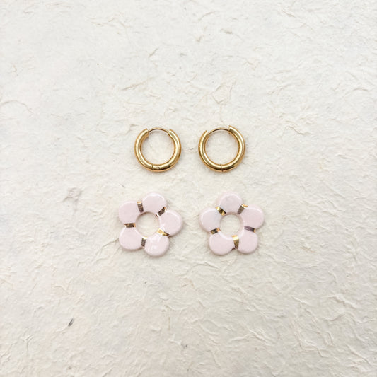 Boucles d’oreilles “Emma” – Porcelaine rose pastel dorée à l’or